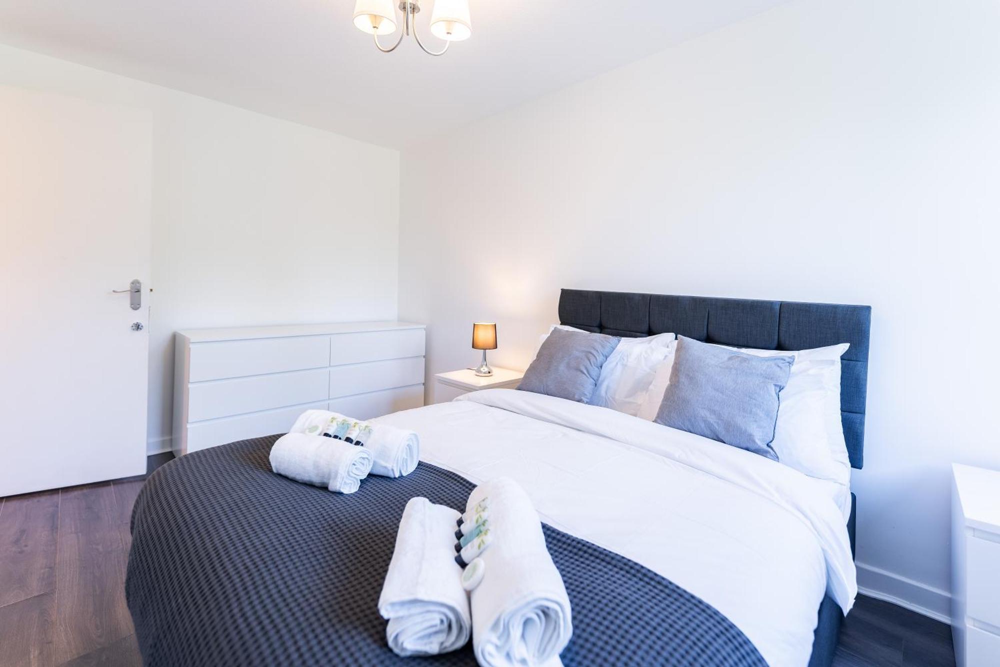 Luxury 3 Bedroom Flat With Balcony In Westbourne Park ロンドン エクステリア 写真