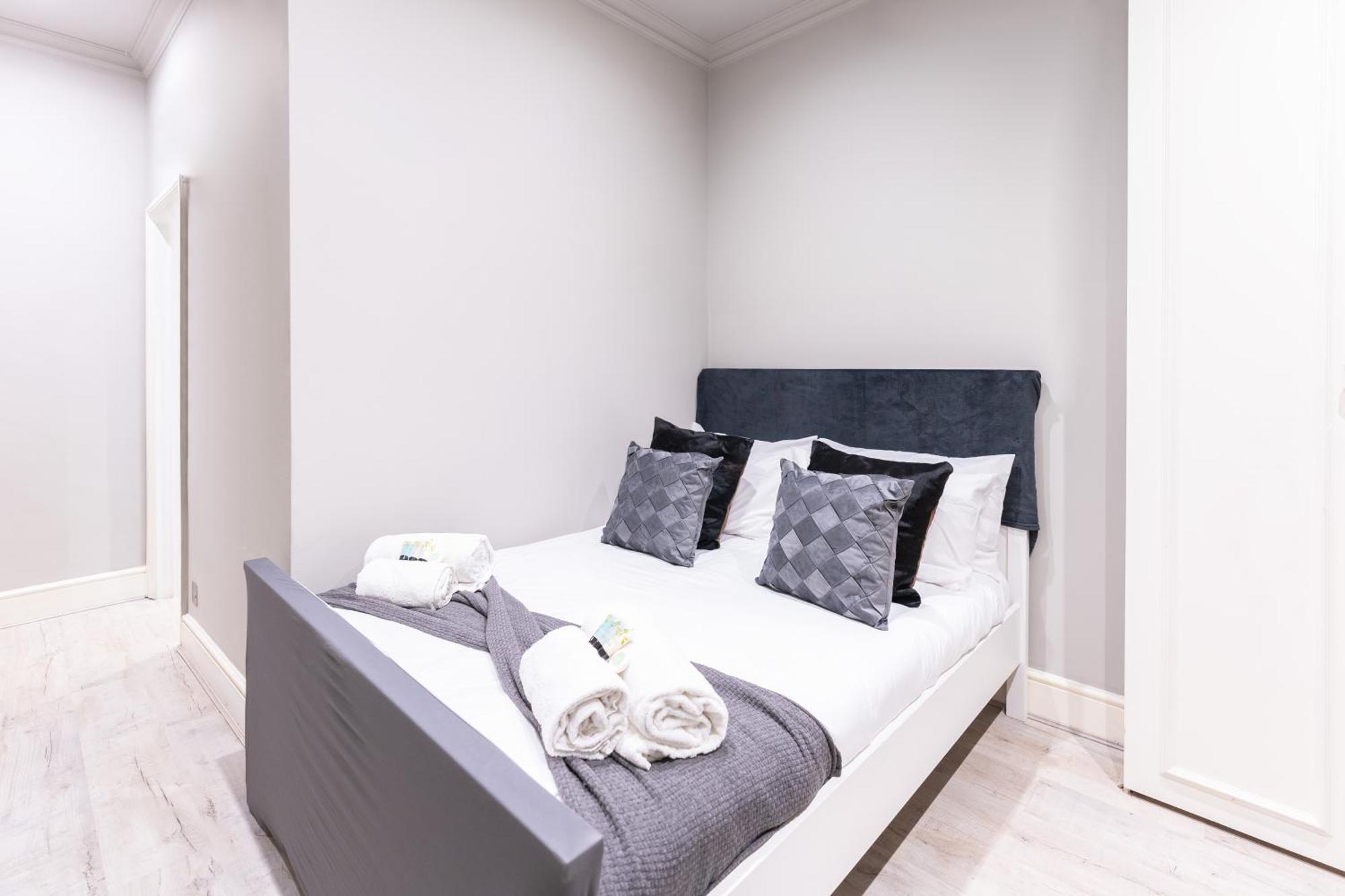 Luxury 3 Bedroom Flat With Balcony In Westbourne Park ロンドン エクステリア 写真