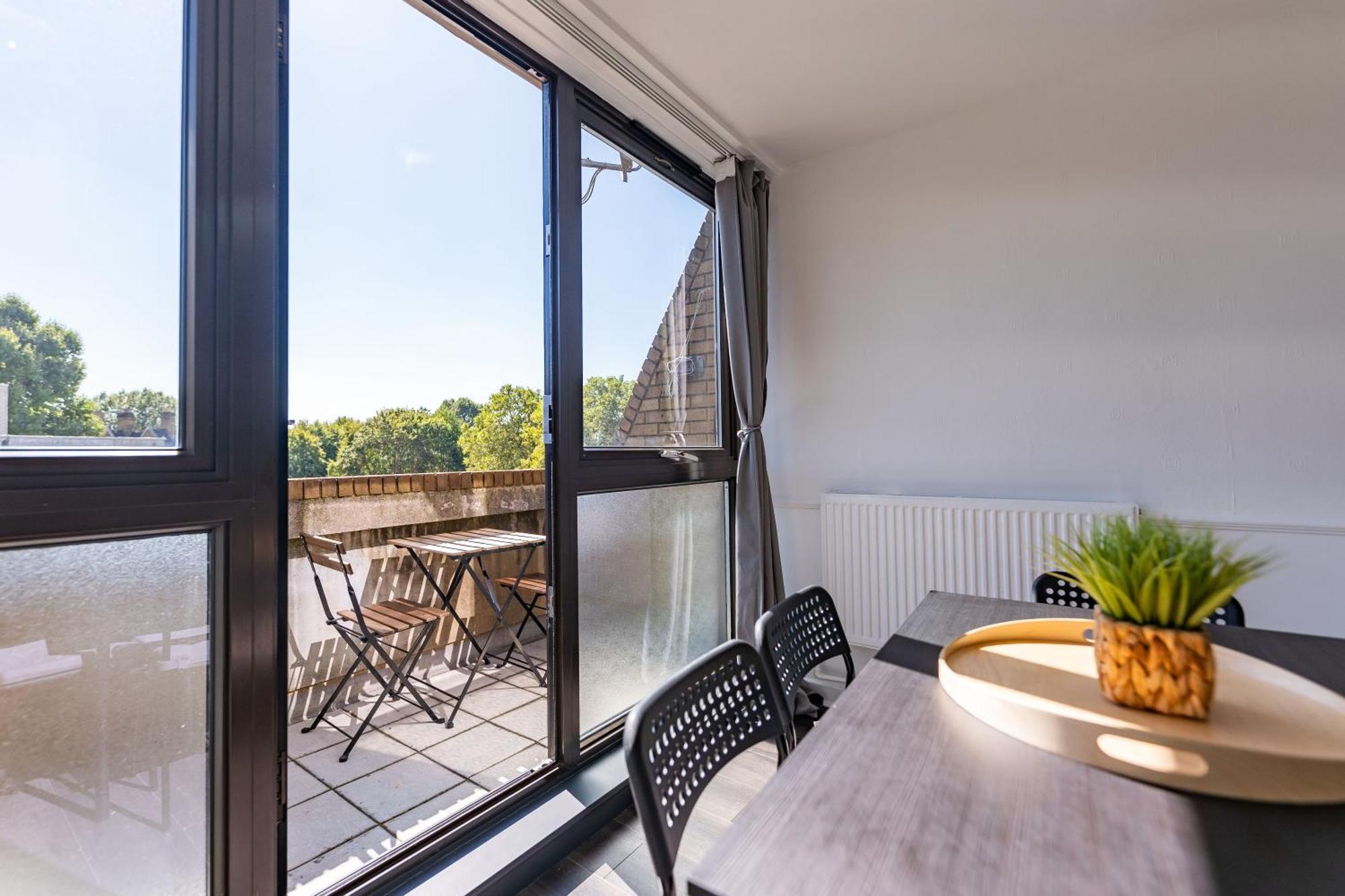 Luxury 3 Bedroom Flat With Balcony In Westbourne Park ロンドン エクステリア 写真